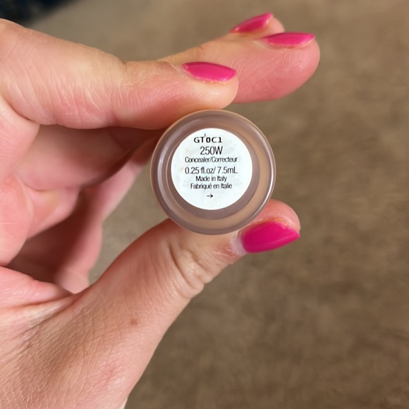 Rare Beauty Concealer 250W - Picture 2 of 2